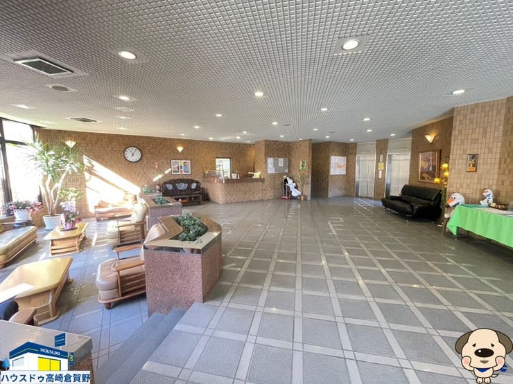 日当たり◎明るく上品なマンションロビー。