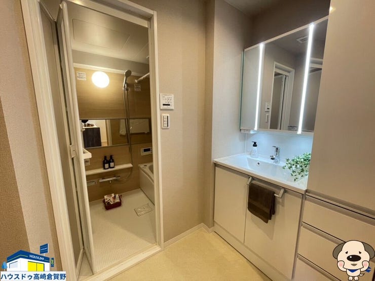 収納付きで使いやすい洗面所。