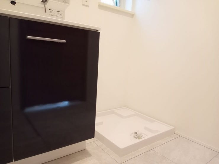 洗面台の横が洗濯機置き場です。