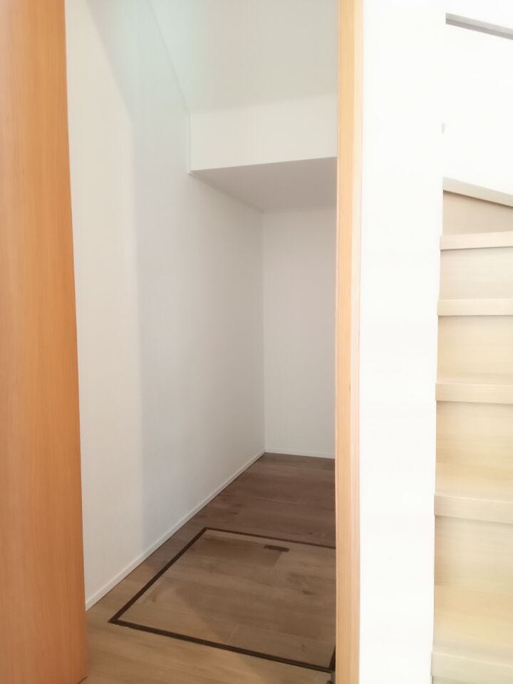 階段下収納です。