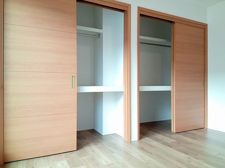 約6帖の洋室です。
収納スペースがございます。