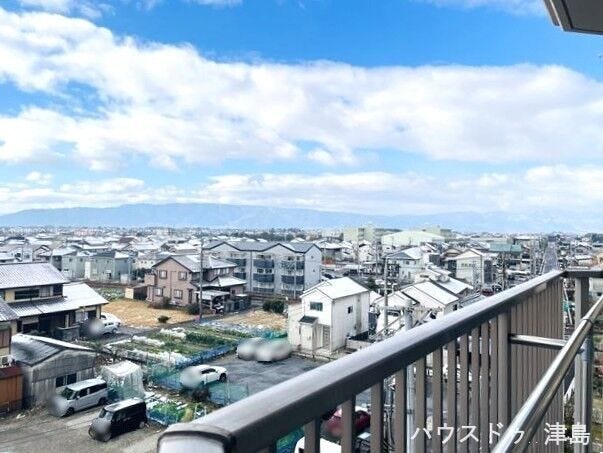 バルコニーから西の山を見て、ほっと一息ついて、家事の合間にリフレッシュしてみませんか。