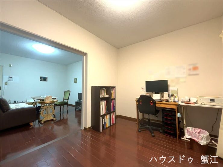 南西側:リビングの続き間としても利用できる洋室。