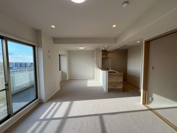 【Living】広さと明るさにこだわったリビング。家族とのコミュニケーションが弾む空間です。