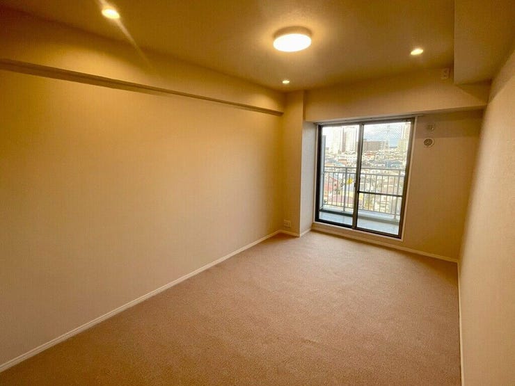 【Bedroom】ナチュラルな内装で、リラックスできる空間。寝室や書斎にも最適です。