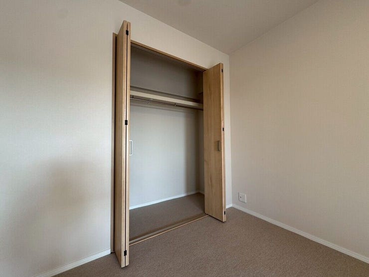 【Bedroom】洋室にクローゼットを完備。使い勝手がよく、毎日の片付けもラクになります。