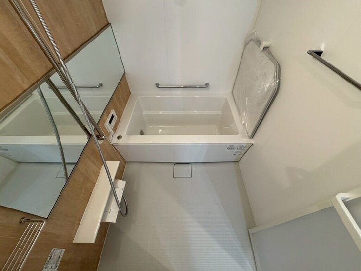 【Bathroom】お子様とのバスタイムにも十分な広さがあり、掃除も簡単にできます。