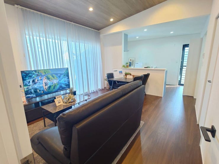 家族が同じ空間にいながらも、それぞれゆったり寛げる14帖の広々としたLDK。