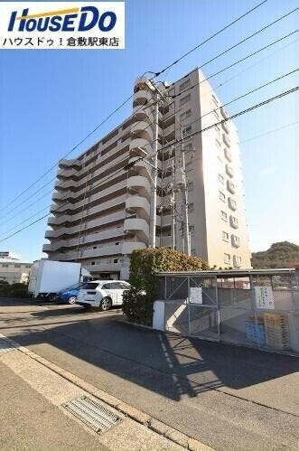 【外観】
◆ゆったりとした19帖のLDKに和室を開放すれば約25帖のスペースが生まれます!
◆敷地内駐車場1台継承可能♪