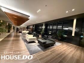 広々ロビーで打ち合わせや読書にお使いいただけます♪