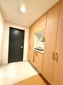 玄関には大きな靴箱があります♪