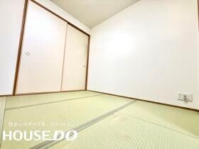 和室はリビングと続いており、さまざまな用途でお使いいただけます♪