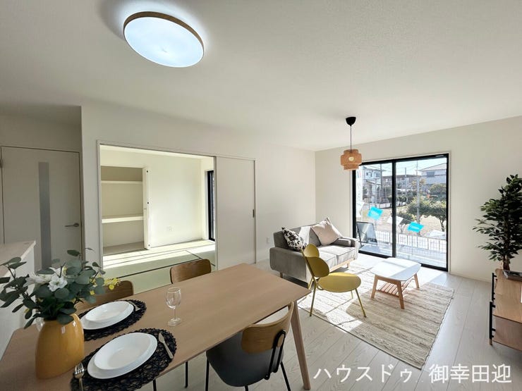 ■□■安らぎと笑顔の中心地■□■陽光が優しく降り注ぎ、会話が自然と弾む。ここでは、毎日が特別な時間へと変わります。