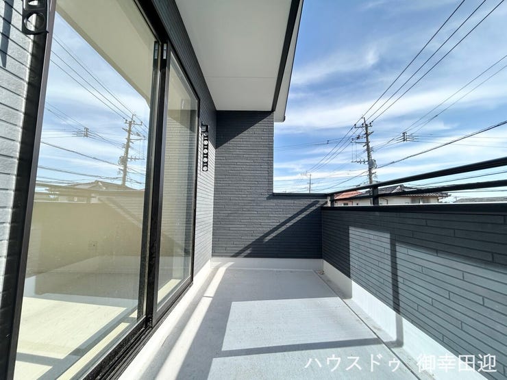 ■□■空の下の開放的な特等席■□■日光浴や読書、外の空気を感じながらリフレッシュ。暮らしを豊かにする、もう一つの心地よい空間です。