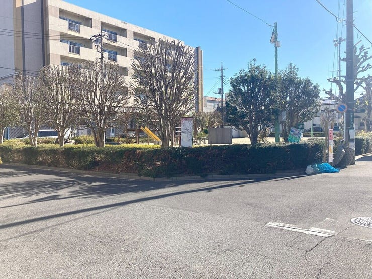 ◇近隣公園
公園十二月田小学校まで徒歩約10分(約750m)
十二月田中学校まで徒歩約13分(約1000m)
→お子様の登下校やお迎えに安心の距離で子育てにも適しています