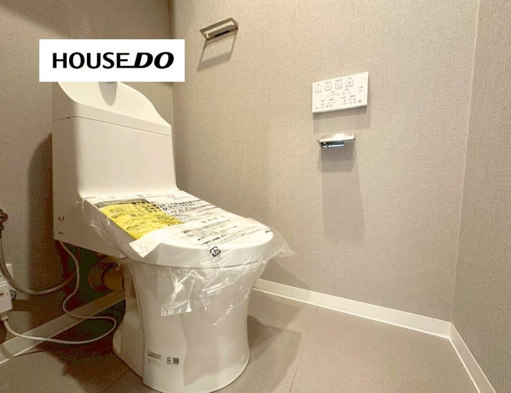 温水洗浄便座で快適♪タオル掛けも付いております!