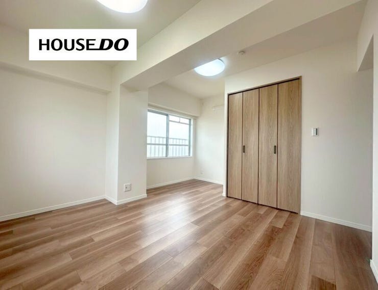 広々寝室には大きなベッドも置いて頂けます♪