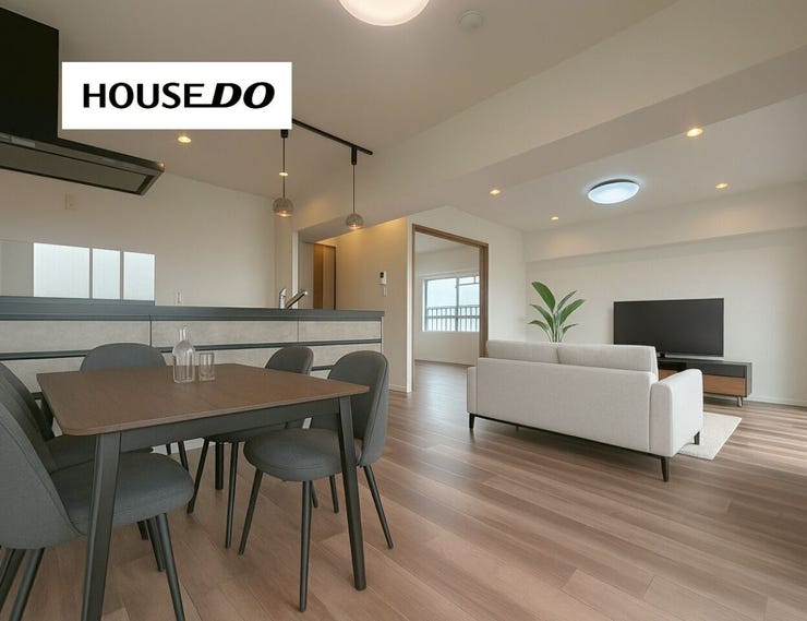 【リビング】
広々18.4帖のLDK!
モダンなリフォームで、清潔感のある内装です◎
※AIでインテリアを配置したイメージ図です