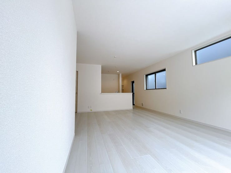 優しい色合いの室内です。
統一感があり、空間がより広く感じられます。