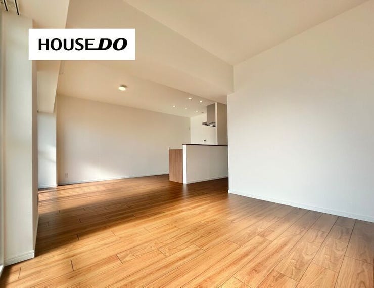 広々LDK18帖で、家具を置いてもゆったりお過ごしいただけます♪