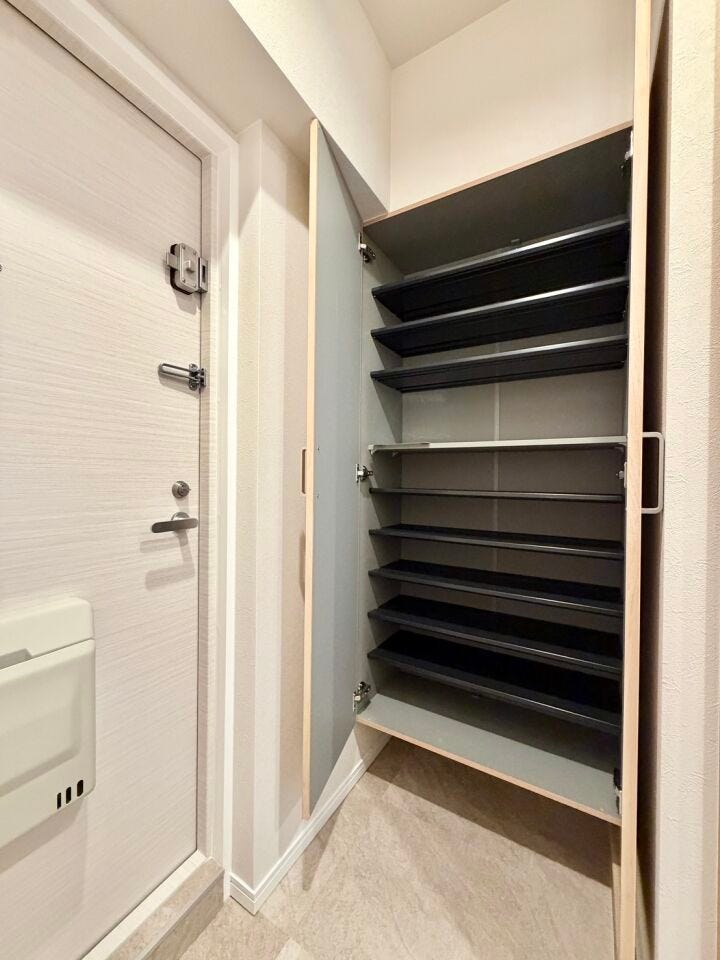 家族の履物が全部しまえそうなワイドな玄関収納