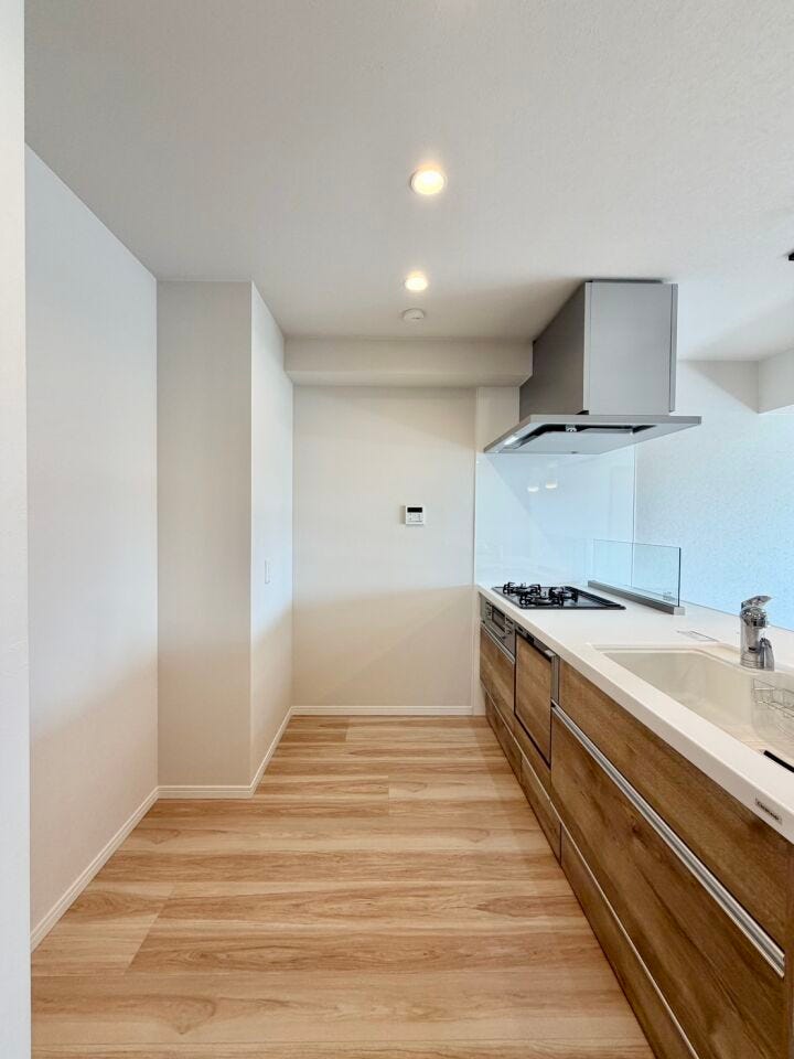 キッチンまわりも広さを意識して設計しましたので、動線が比較的スムーズです。