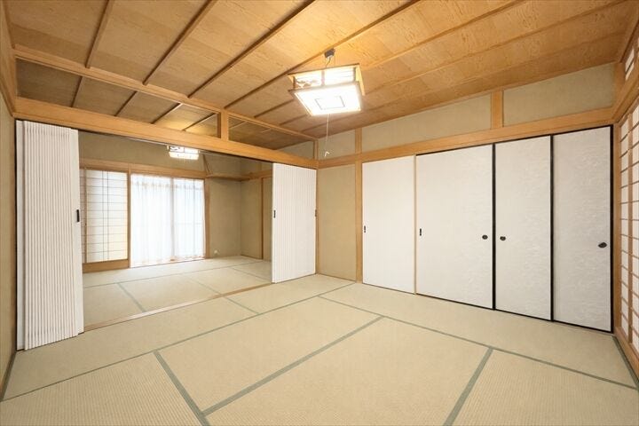 【1階和室】
来客時に座布団を出せば応接間になり、布団を敷けば来客用の寝室にもなります。
親族や友人が泊りがけで遊びに来られるようなご家庭では、客間として重宝するはずです。