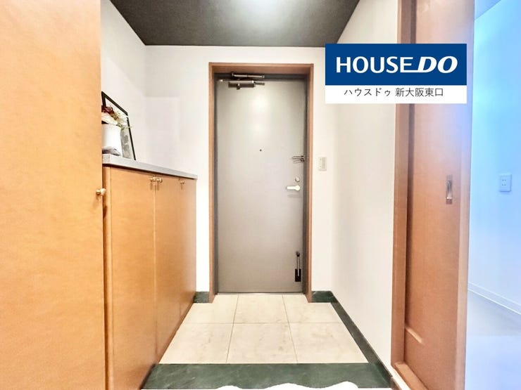 玄関はゆったり広め
建具は新調されています。