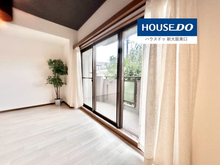 リビングには大きな窓が3枚で、たっぷり太陽の光が入ります。