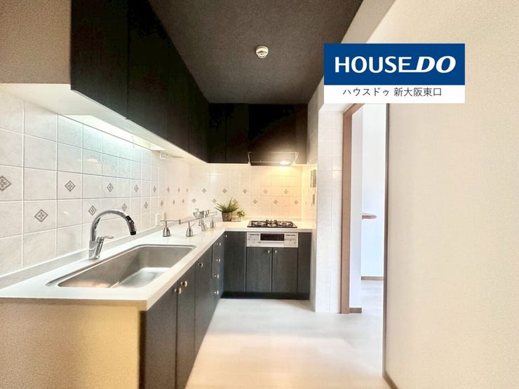 L字型のキッチン
色合いもシックで、おしゃれな雰囲気です。