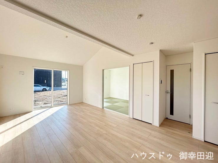 ■□■安らぎと笑顔の中心地■□■陽光が優しく降り注ぎ、会話が自然と弾む。ここでは、毎日が特別な時間へと変わります。