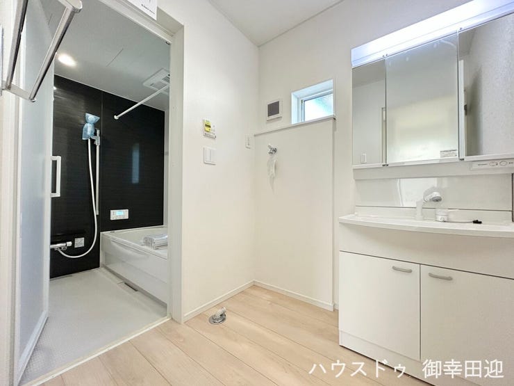 ■□■清々しいリフレッシュ空間■□■自分を磨き、気持ちを切り替える。心地よい光が差し込むプライベートスペース。