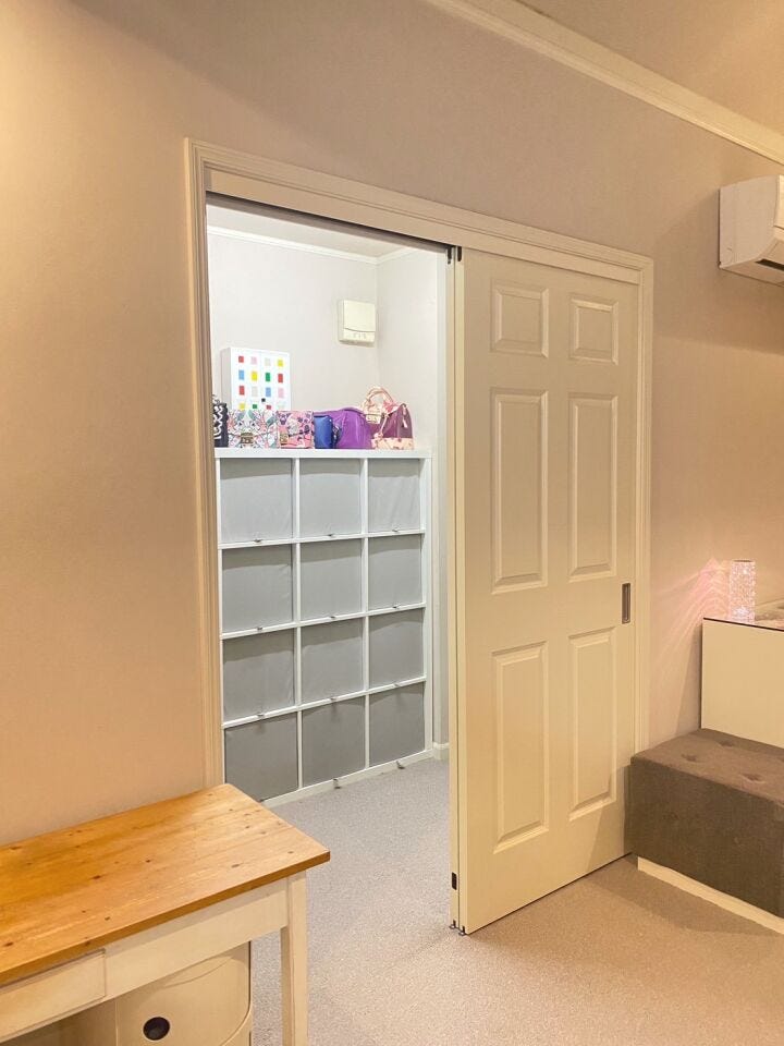 溢れる荷物も、すっきり解決。お部屋の広さを最大限に活かす、魔法の収納力!ワークスペースとしても利用できちゃいます!