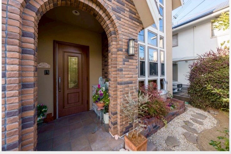 ガーデニングが映える、石畳のアプローチ♪