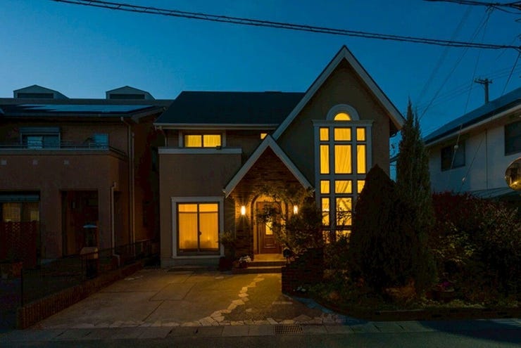 暗い夜道に、ホッとする灯り♪