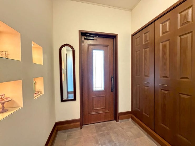 ■玄関横の収納スペースです!ゴルフ用品等の収納に最適ですね◎
(撮影日:2026.1.31)