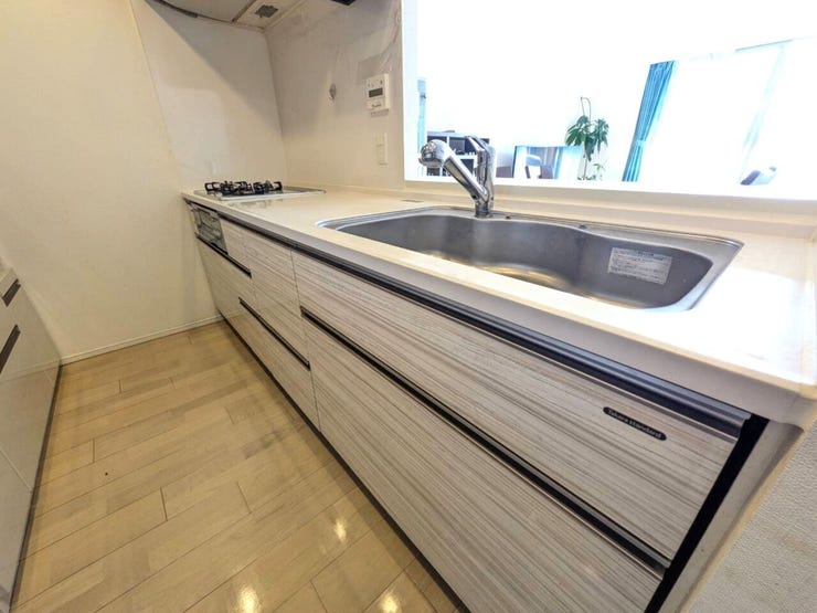 ◇対面式のキッチンでご家族との会話を楽しみながら調理可能♪