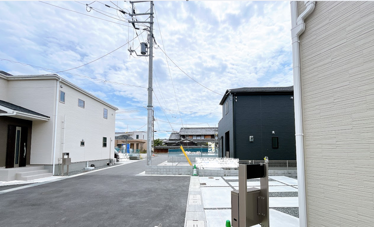 あたたかな陽が差し込む日当り良好の立地です。