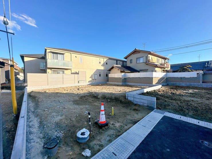 静かで落ち着いた閑静な住宅地です。
子育て世代の生活環境としても最適です◎