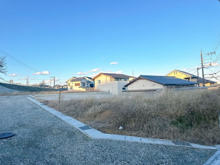落ち着いた雰囲気の閑静な住宅街で環境の良い立地です。