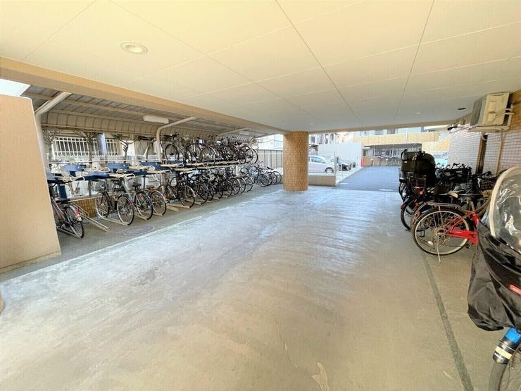 ◇敷地内に駐輪場・バイク置き場ございます♪
(※空き状況要確認)