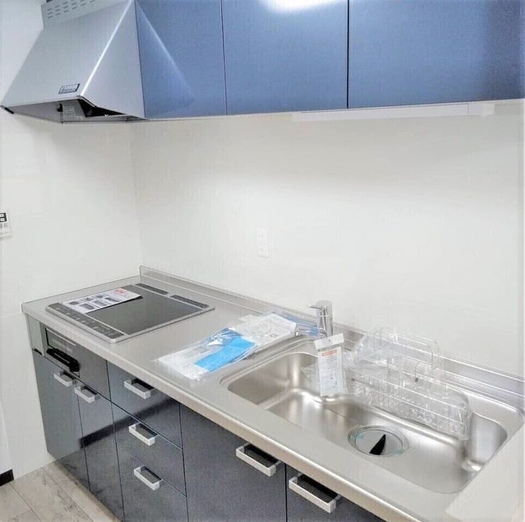 ◇作業効率が高まるシステムキッチン♪
→コンロは、安全性が高くお手入れも簡単なIHクッキングヒーター♪
※写真はリフォーム時に撮影したものです