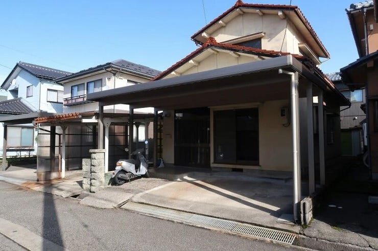 前面道路は融雪あり!北陸の冬に欠かせない設備です♪