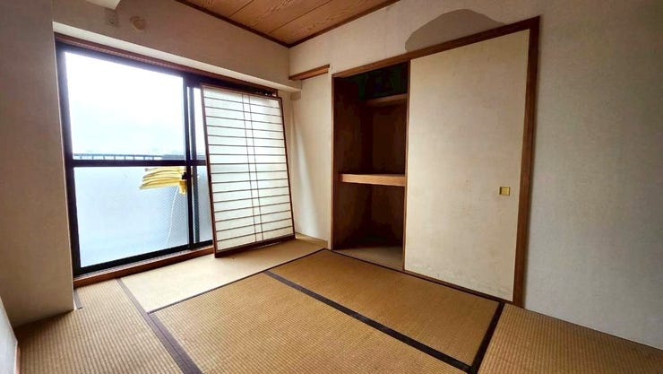 6畳の和室には収納スペースがあるため来客時の座布団の収納にも困りませんね。