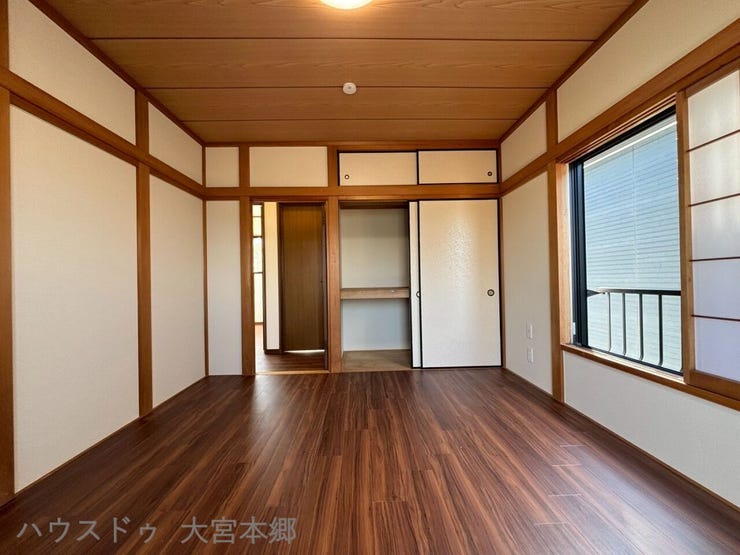 各部屋に収納を完備しています。収納が多いことで、スッキリした快適空間を作れます。