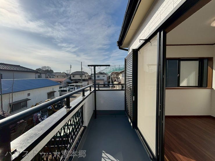 日当たりの良いバルコニー。お子様との日向ぼっこにもぴったりです。