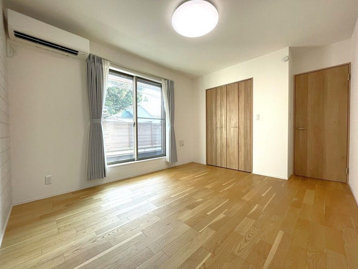 ◇洋室(約7.2帖)
→嬉しいウォークインクローゼット付き♪