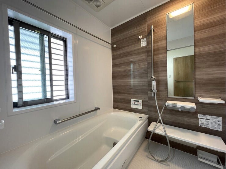 ◇窓つきの浴室で気持ちいいバスタイムを…♪
→窓でこもりがちな除湿効果も期待できます