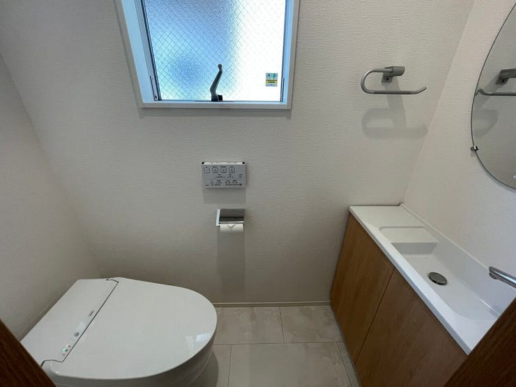 ◇トイレ
→トイレには快適な温水洗浄便座付/トイレ2箇所