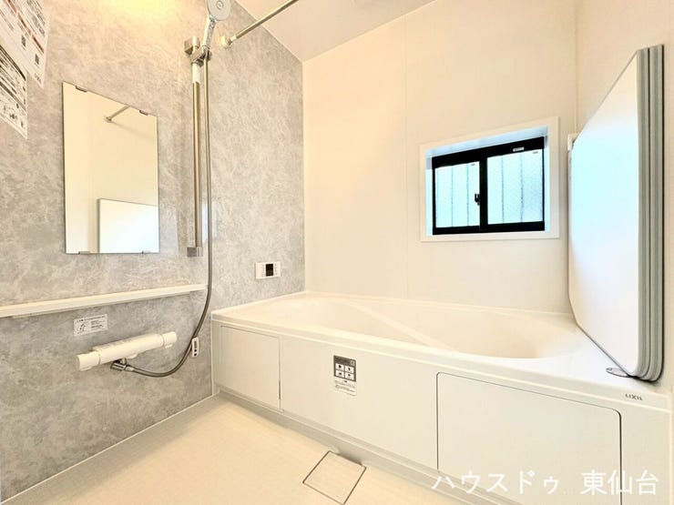 広々ゆったりとしたバスタブで一日の疲れも癒されます。